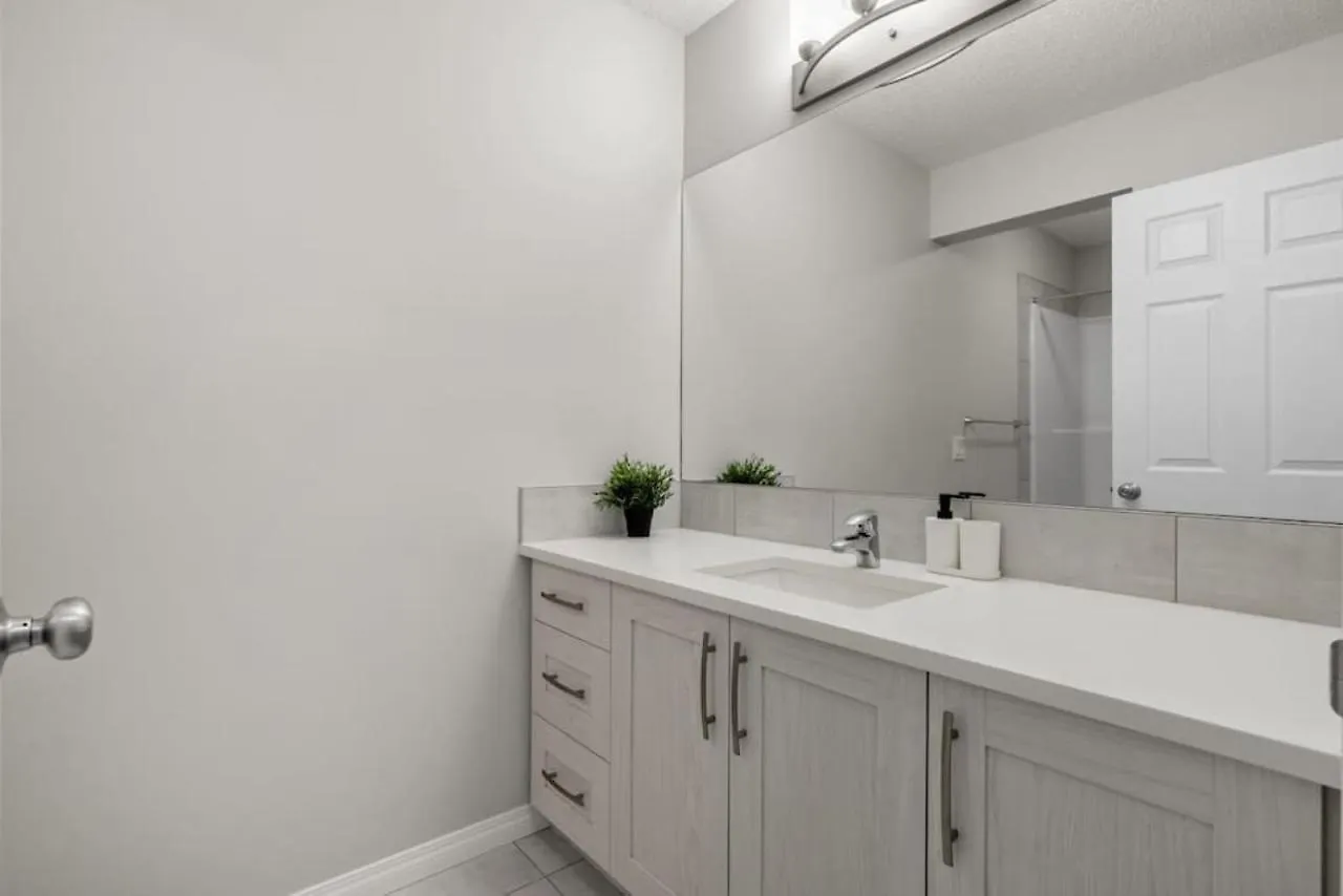 Top Rated Luxury House With Central Ac, Double Garage Parking, Free Banff Access, 5 Bedrooms & More! Balzac Canada