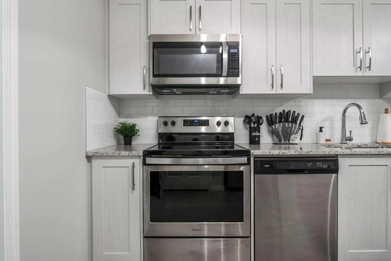 Holiday home Top Rated Luxury House With Central Ac, Double Garage Parking, Free Banff Access, 5 Bedrooms & More! Balzac Canada