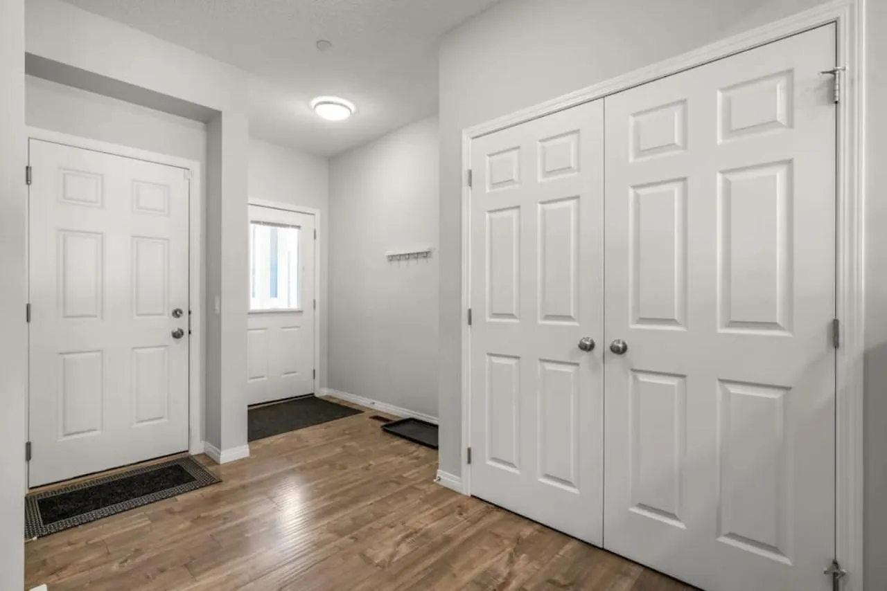 Holiday home Top Rated Luxury House With Central Ac, Double Garage Parking, Free Banff Access, 5 Bedrooms & More! Balzac Canada