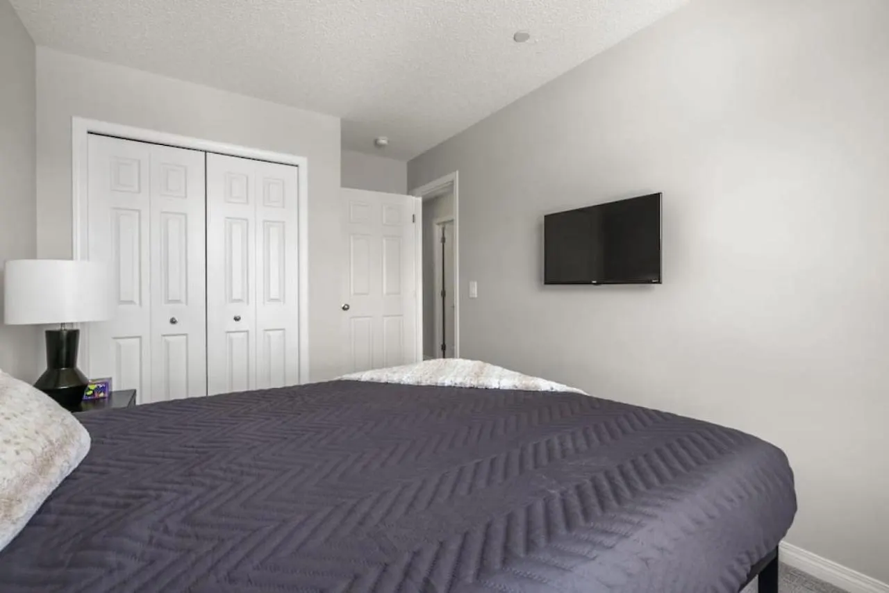 Top Rated Luxury House With Central Ac, Double Garage Parking, Free Banff Access, 5 Bedrooms & More! Balzac Holiday home