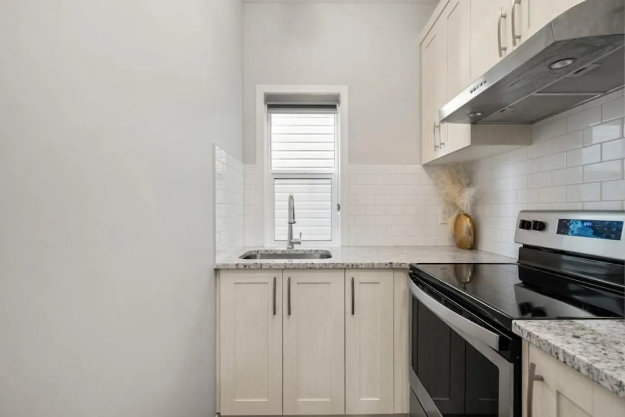 Top Rated Luxury House With Central Ac, Double Garage Parking, Free Banff Access, 5 Bedrooms & More! Balzac