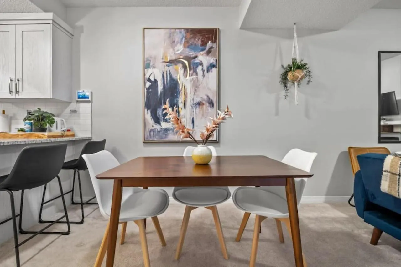 Top Rated Luxury House With Central Ac, Double Garage Parking, Free Banff Access, 5 Bedrooms & More! Balzac Semesterbostad