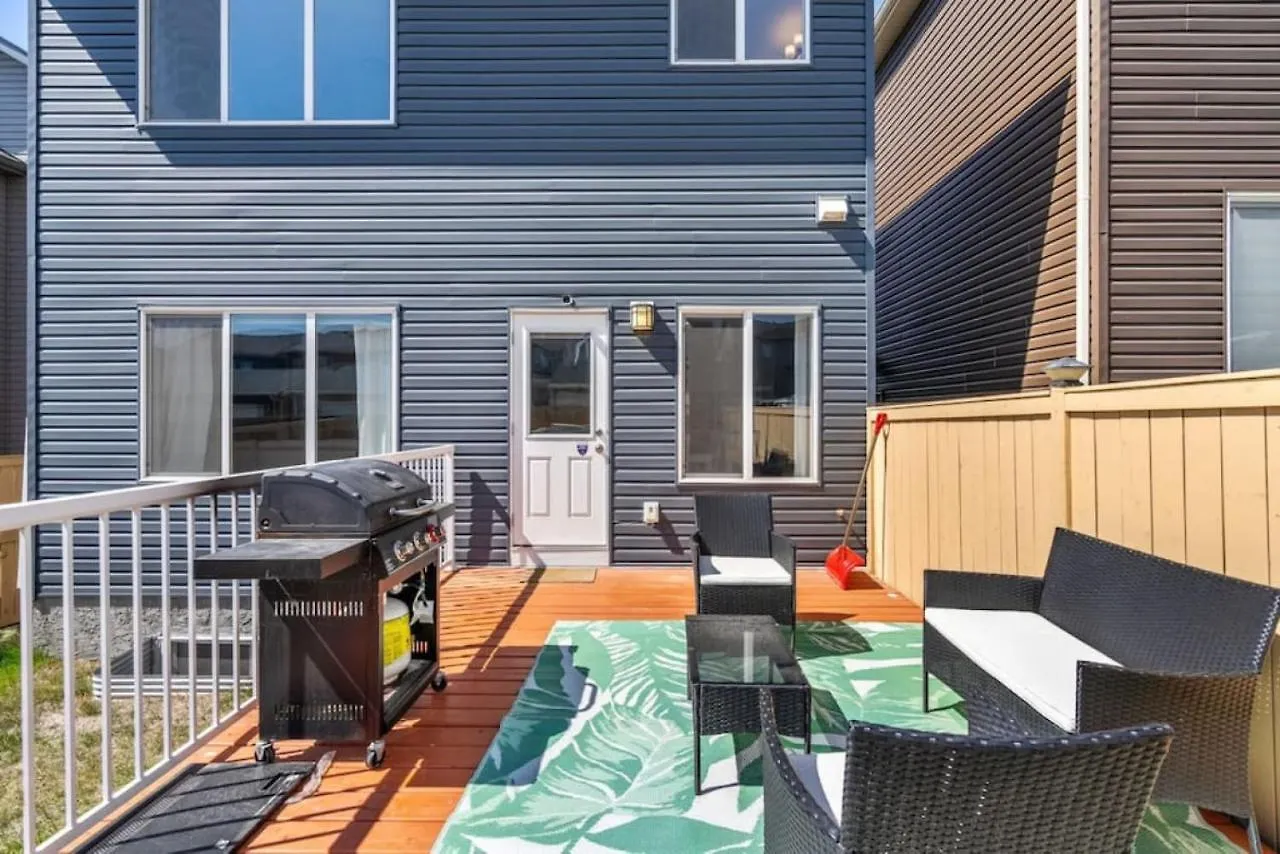 Top Rated Luxury House With Central Ac, Double Garage Parking, Free Banff Access, 5 Bedrooms & More! Balzac Kanada