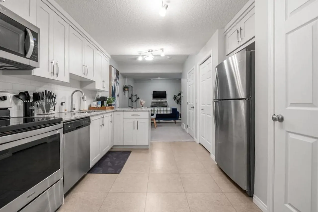 Top Rated Luxury House With Central Ac, Double Garage Parking, Free Banff Access, 5 Bedrooms & More! Balzac Semesterbostad